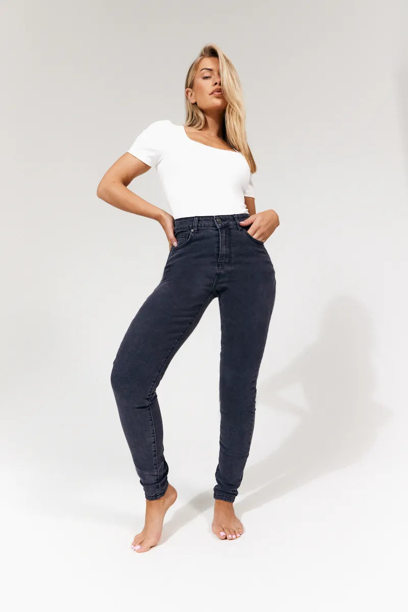 In The Style Isobelle Skinny Jean in Black