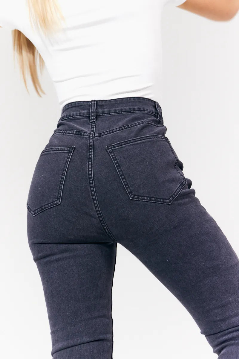 In The Style Isobelle Skinny Jean in Black