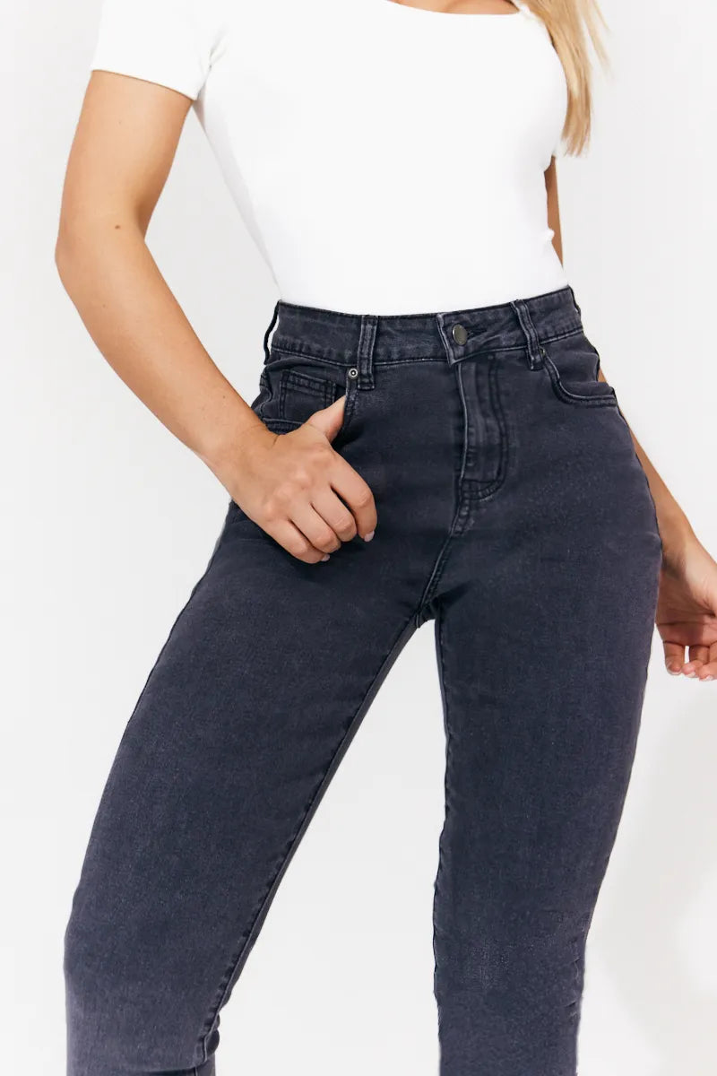 In The Style Isobelle Skinny Jean in Black